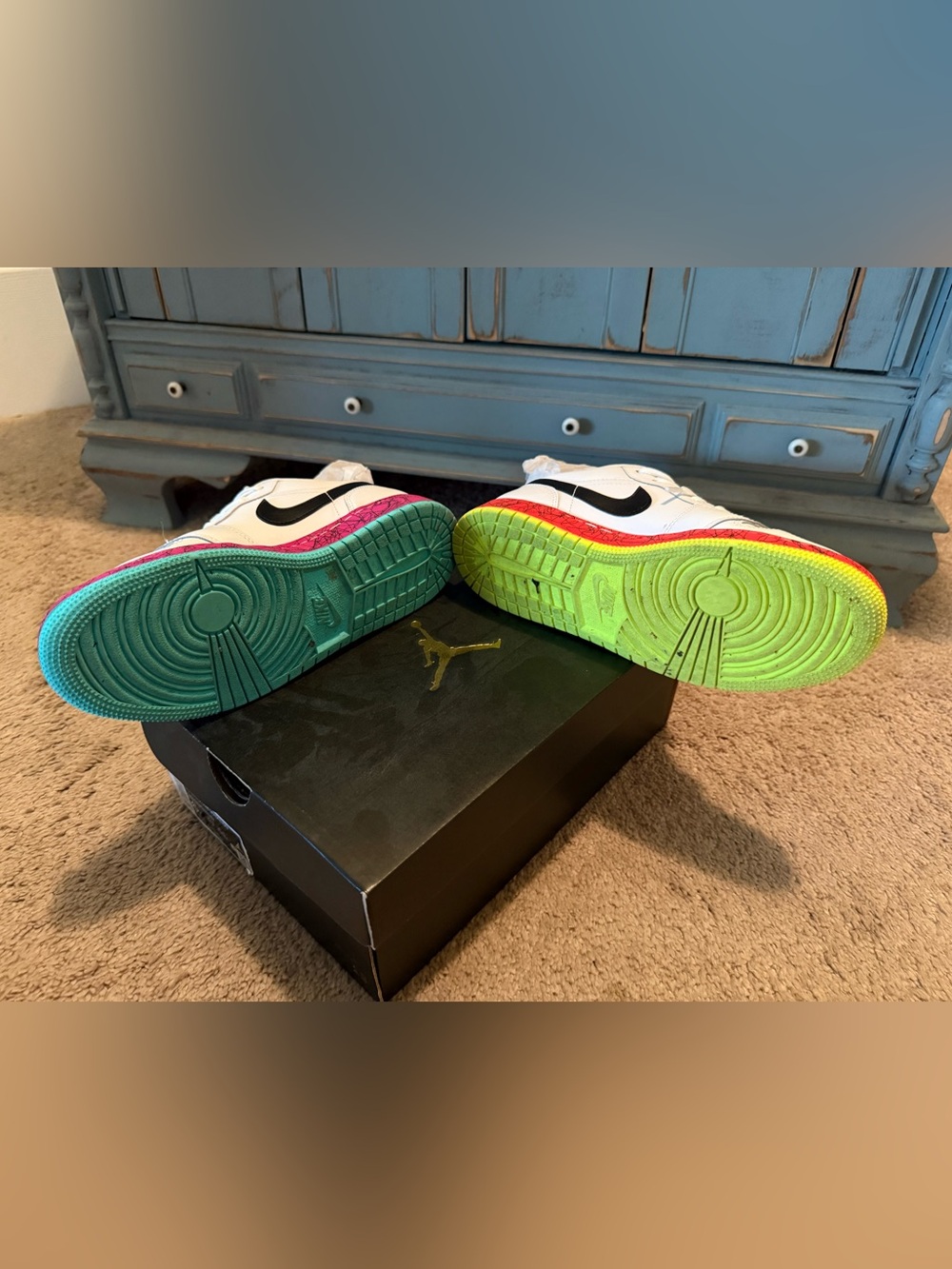 Authentic Air Jordan’s low lace sneakers 6Y fits 7.5/8 women’s $165.00 Nike - Picture 11 of 14